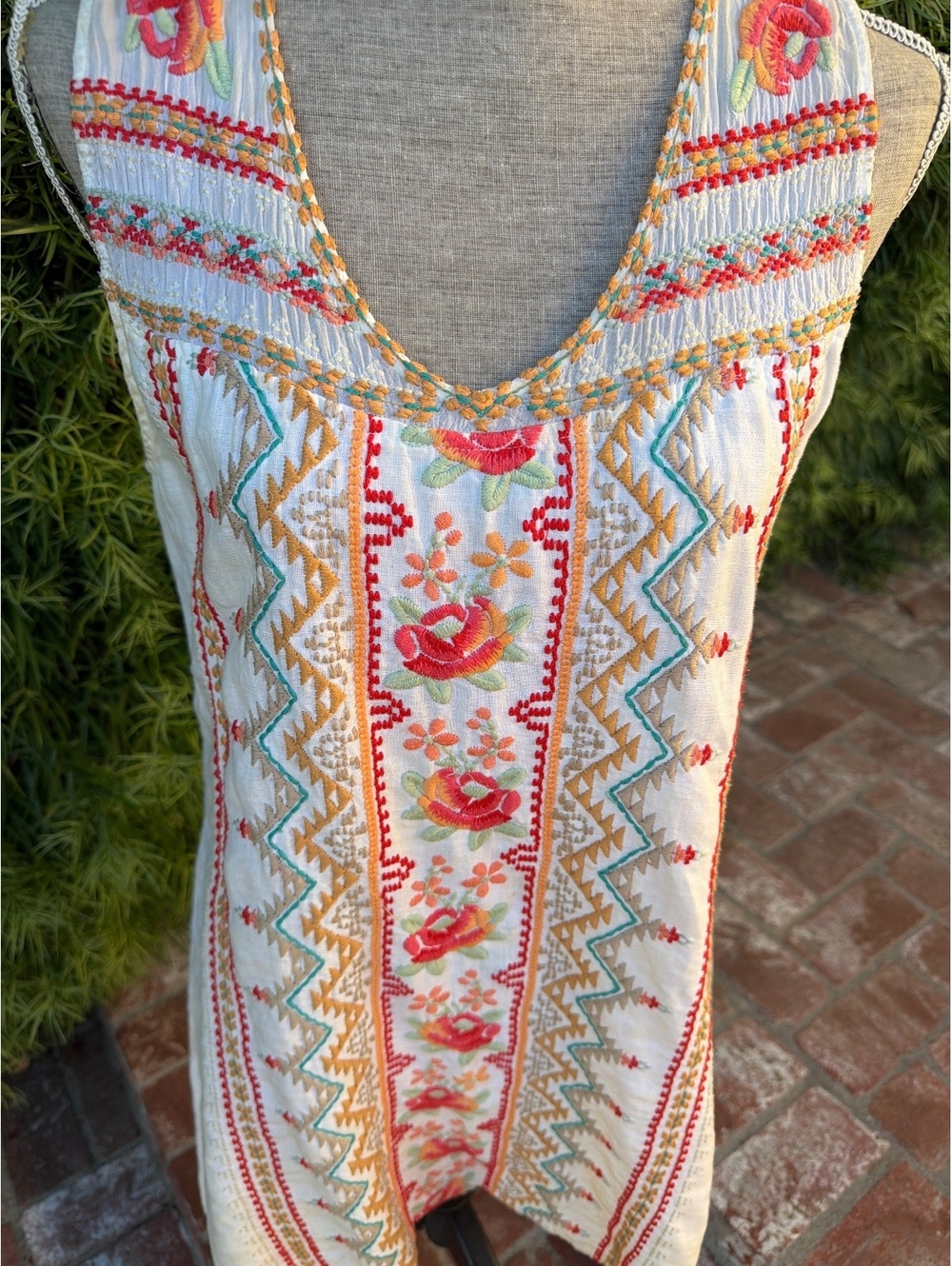 JW Los Angeles Joy Love Light Embroidered Sleeveless Dress Size Small